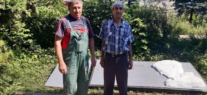 Коммунисты Красивомечья приводят в порядок монументы памяти павших за Советскую власть