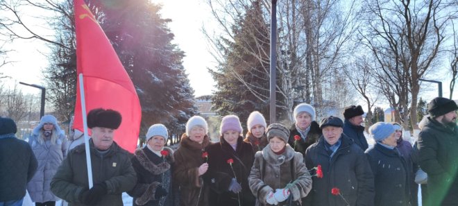 Ефремовские коммунисты приняли участие в торжественном митинге ко Дню защитника Отечества 