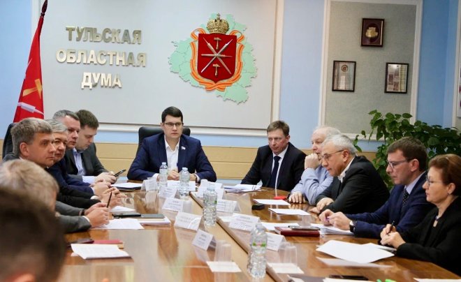 Председатель комитета по местному самоуправлению Тульской областной Думы Алексей Лебедев провел очередное заседание комитета