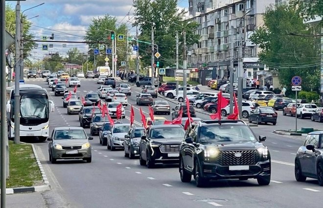 Тульские коммунисты провели автопробег в честь Дня Победы
