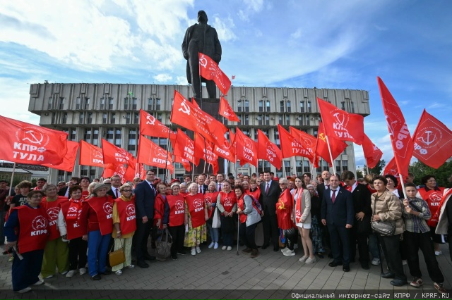Продолжается рабочий визит Председателя ЦК КПРФ Геннадия Зюганова в Тульскую область