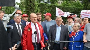 Г.А. Зюганов: «С Днем рождения Александра Пушкина! С Днем русского языка!»