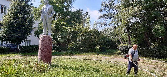 Ефремовские коммунисты привели в порядок памятник Владимиру Ленину