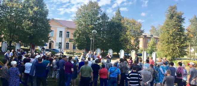На митинге против пенсионной "реформы" в Суворове жители потребовали отставки местного главы
