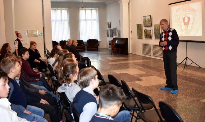 В Туле открылась выставка, посвященная 100-летию комсомола
