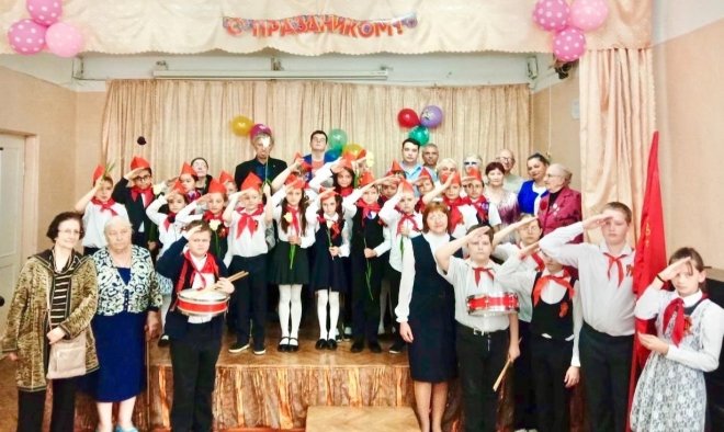 В Тульской области коммунисты продолжают массовый приём школьников в пионеры