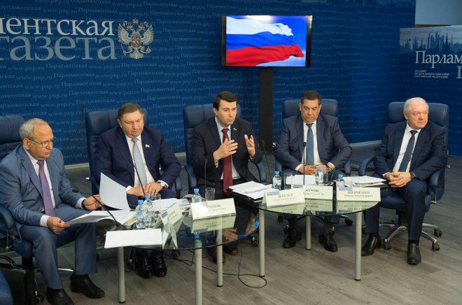 Олег Лебедев провёл расширенное заседание подкомитета в пресс-центре "Парламентской газеты"