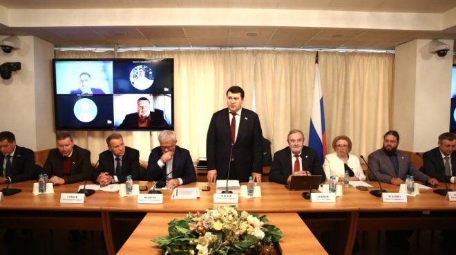 Олег Лебедев провёл в Государственной Думе круглый стол, посвященный продовольственной безопасности, развитию пчеловодства и охране окружающей среды