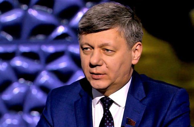 Дмитрий Новиков оценил попытки ввести запрет гражданам России въезда в Евросоюз как рецидив расистского мышления