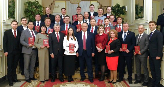 Геннадий Зюганов выпускникам Центра политической учёбы: “Вы – крепкие ребята. Партия на вас надеется”
