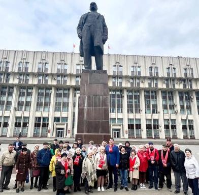 Тульский обком партии отметил День рождения В.И. Ленина массовыми возложениями, субботниками и Ленинскими уроками