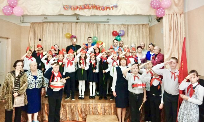 В Тульской области коммунисты продолжают массовый приём школьников в пионеры