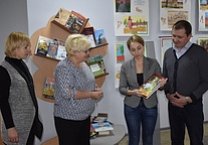 В Международный день дарения книг тульские коммунисты присоединились к акции «Пополни сельскую библиотеку!» В Международный день дарения книг тульские коммунисты присоединились к акции «Пополни сельскую библиотеку!»