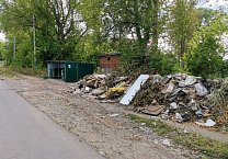 Коммунисты продолжают рейды по мусорным площадкам региона: в Кимовске оценка "неуд" Коммунисты продолжают рейды по мусорным площадкам региона: в Кимовске оценка "неуд"