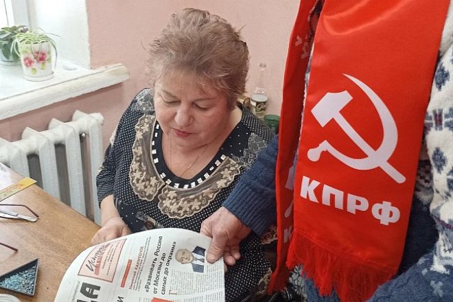 Богородицкие коммунисты знакомят жителей Богородицка с кандидатом в Президенты РФ Николаем Харитоновым 