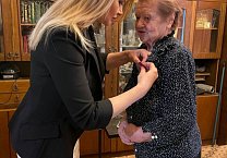 Депутат Тульской городской Думы Елена Чекан поздравила ветеранов и вручила им юбилейные медали «80 лет Победы в Великой Отечественной войне 1941-1945 гг.» Депутат Тульской городской Думы Елена Чекан поздравила ветеранов и вручила им юбилейные медали «80 лет Победы в Великой Отечественной войне 1941-1945 гг.»