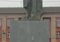 Массовые возложения цветов к памятникам Владимиру Ленину прошли в Туле и во всех районах области