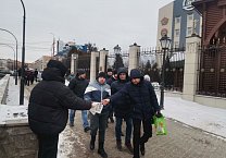 Тульские коммунисты раздали рабочим оборонных предприятий газету с выступлением лидера КПРФ Г.А. Зюганова Тульские коммунисты раздали рабочим оборонных предприятий газету с выступлением лидера КПРФ Г.А. Зюганова
