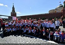 Школьников из Тулы, Узловой, Богородицка, Бегичево приняли в пионеры на Красной площади в Москве