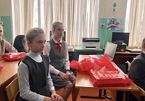Геннадий Зюганов подарил юным пчеловодам Владимирской области энциклопедии и провел для них онлайн-урок Геннадий Зюганов подарил юным пчеловодам Владимирской области энциклопедии и провел для них онлайн-урок