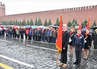 Юных туляков приняли в пионеры на Красной площади