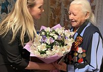 Депутат Тульской городской Думы, заместитель руководителя фракции КПРФ Елена Чекан продолжает поздравлять ветеранов и вручать им юбилейные медали «80 лет Победы в Великой Отечественной войне 1941-1945 гг.» Депутат Тульской городской Думы, заместитель руководителя фракции КПРФ Елена Чекан продолжает поздравлять ветеранов и вручать им юбилейные медали «80 лет Победы в Великой Отечественной войне 1941-1945 гг.»
