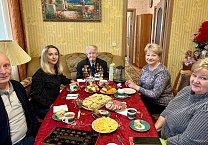 Тульские коммунисты поздравили ветерана партии, участника Парада на Красной площади 7 ноября 1941 года, почетного гражданина Тульской области А.И. Тимофеева Тульские коммунисты поздравили ветерана партии, участника Парада на Красной площади 7 ноября 1941 года, почетного гражданина Тульской области А.И. Тимофеева
