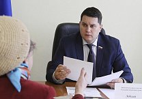 В Туле депутат-коммунист Алексей Лебедев добивается от городских чиновников ремонта разбитых дорог