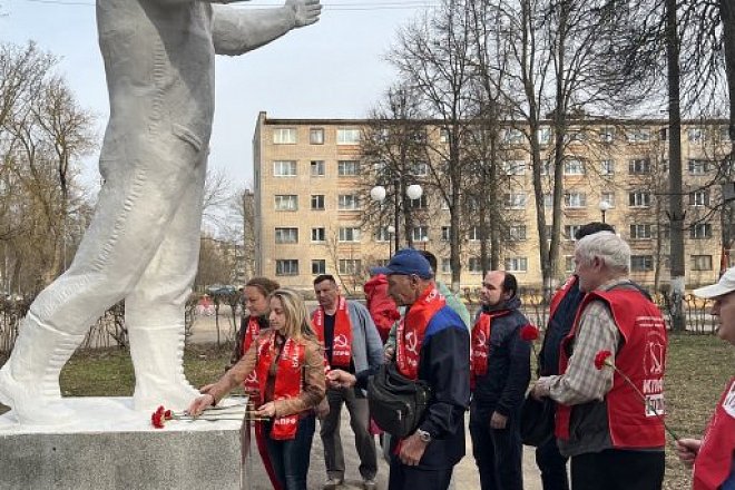 В Тульском регионе коммунисты отметили День космонавтики