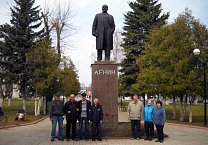 Веневские коммунисты привели в порядок памятник Ленину