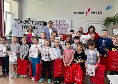 Первый секретарь Тульского обкома партии Алексей Лебедев поздравил юных шахматистов в День защиты детей