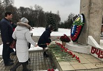 В день окончания обороны оружейной столицы тульские коммунисты почтили память погибших в годы Великой Отечественной войны В день окончания обороны оружейной столицы тульские коммунисты почтили память погибших в годы Великой Отечественной войны