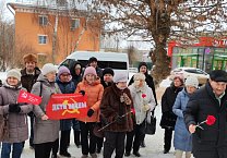 Ефремовский ГК КПРФ провёл возложение цветов к памятной доске «Детям войны» Ефремовский ГК КПРФ провёл возложение цветов к памятной доске «Детям войны»