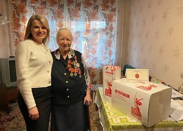 Депутат Тульской городской Думы, заместитель руководителя фракции КПРФ Елена Чекан навестила ветеранов Великой Отечественной Войны