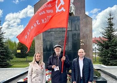 Тульский обком КПРФ наградил известного на всю Тульскую область ветерана партии К.А. Цаболова, организовавшего личную 80-ти дневную Вахту памяти у первого в России Вечного огня