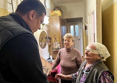 Алексей Лебедев поздравил ветеранов с Днем Победы