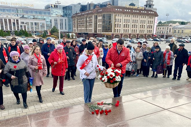 Тульские коммунисты отпраздновали годовщину Великого Октября