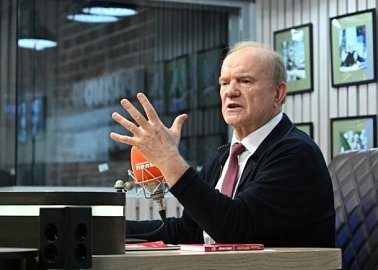 «Комсомольская правда». Геннадий Зюганов: Надеюсь, парад Победы 9 мая в Москве пройдет в духе военного времени