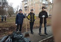 Новомосковские коммунисты вышли на субботник Новомосковские коммунисты вышли на субботник