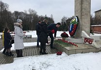 В день окончания обороны оружейной столицы тульские коммунисты почтили память погибших в годы Великой Отечественной войны В день окончания обороны оружейной столицы тульские коммунисты почтили память погибших в годы Великой Отечественной войны