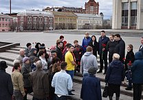 Тульские коммунисты возложили цветы к памятнику Ленину