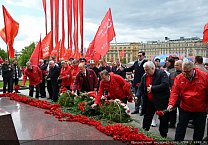 В Москве прошло возложение цветов к Могиле Неизвестного солдата и памятнику Маршалу Г.К. Жукову В Москве прошло возложение цветов к Могиле Неизвестного солдата и памятнику Маршалу Г.К. Жукову