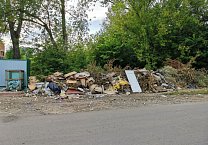 Коммунисты продолжают рейды по мусорным площадкам региона: в Кимовске оценка "неуд" Коммунисты продолжают рейды по мусорным площадкам региона: в Кимовске оценка "неуд"