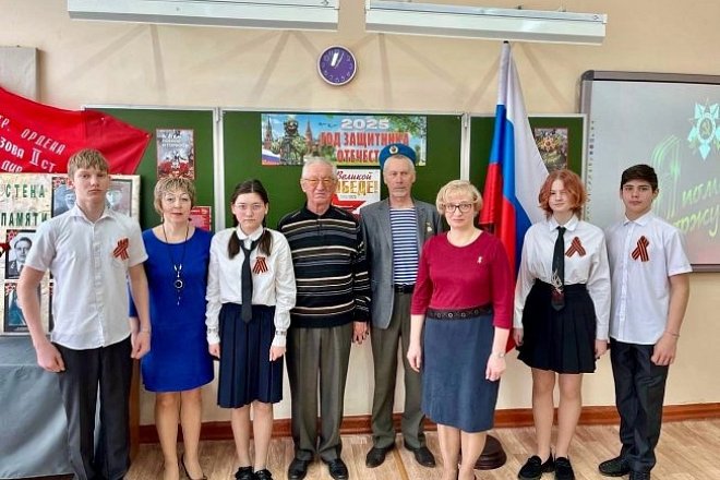Тульские коммунисты вместе с ветеранами провели патриотический урок для школьников г. Донского