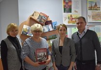 В Международный день дарения книг тульские коммунисты присоединились к акции «Пополни сельскую библиотеку!» В Международный день дарения книг тульские коммунисты присоединились к акции «Пополни сельскую библиотеку!»