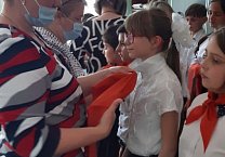 К 99 - й годовщине пионерской организации в трех школах региона пополнились пионерские дружины