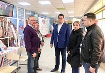 17 марта первый секретарь Тульского обкома КПРФ Алексей Лебедев проголосовал на избирательном участке 2423 в школе N45 в городе Туле