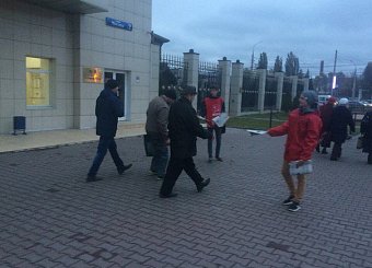 Тульский обком КПРФ продолжает проводить агитационную работу с рабочими оборонных предприятий.