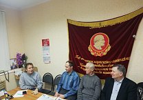 Новомосковские коммунисты также провели круглый стол, посвященный наиболее актуальным вопросам исторической оценки государственной деятельности Иосифа Сталина