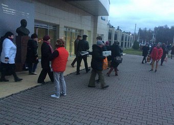 Тульский обком КПРФ продолжает проводить агитационную работу с рабочими оборонных предприятий.